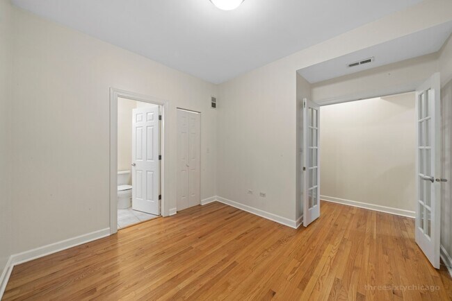 Building Photo - 2124 N Hudson Ave