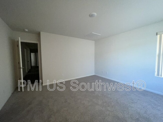 Building Photo - 6564 S Mystic Ave