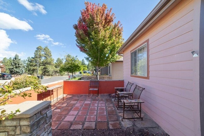 Building Photo - 603 Brookline Loop