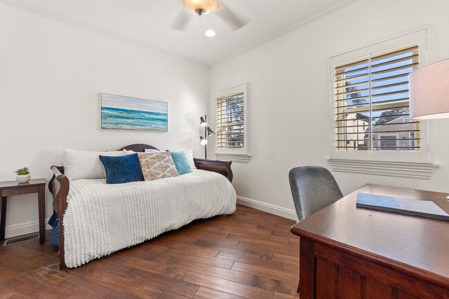 Building Photo - 1077 10th St