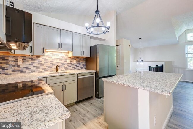 Building Photo - 18304 Swan Stream Dr