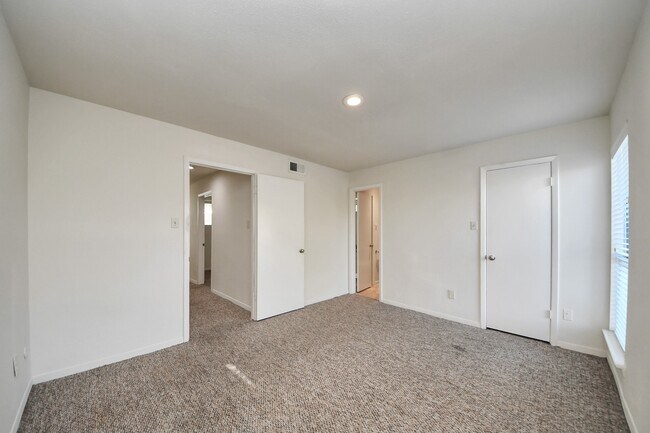 Building Photo - 1059 Country Pl Dr
