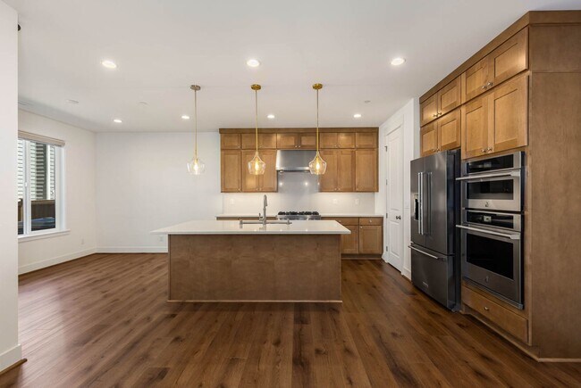 Building Photo - Newer Construction in Avenwood | 5BR Home Near Sammamish Commons