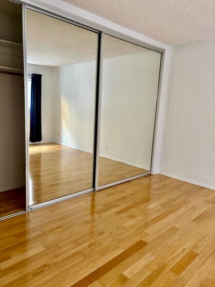 Building Photo - 2425 Ocean Ave