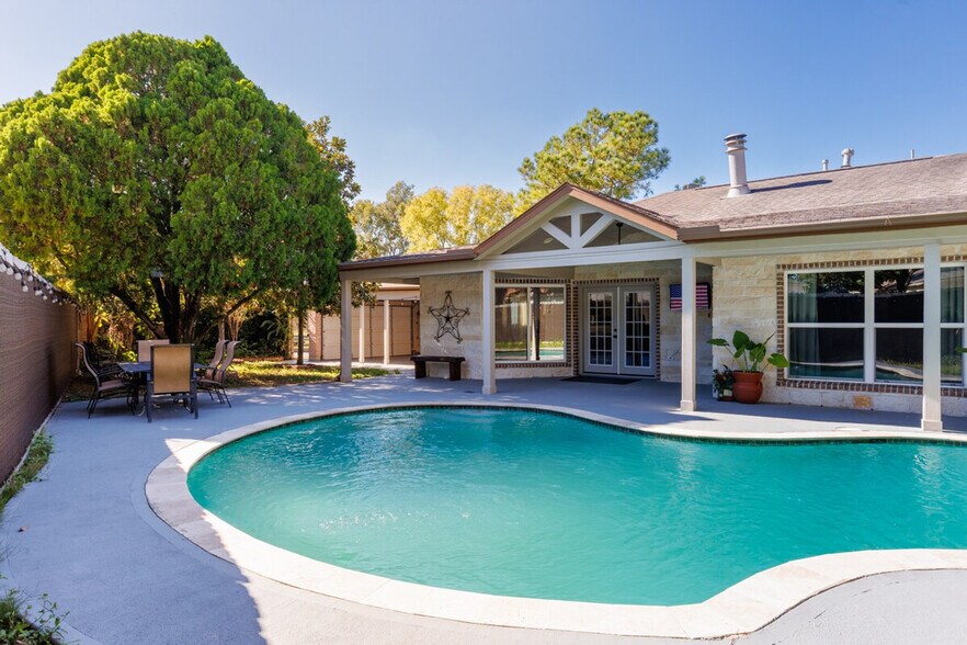 Building Photo - 15818 Val Vista Dr