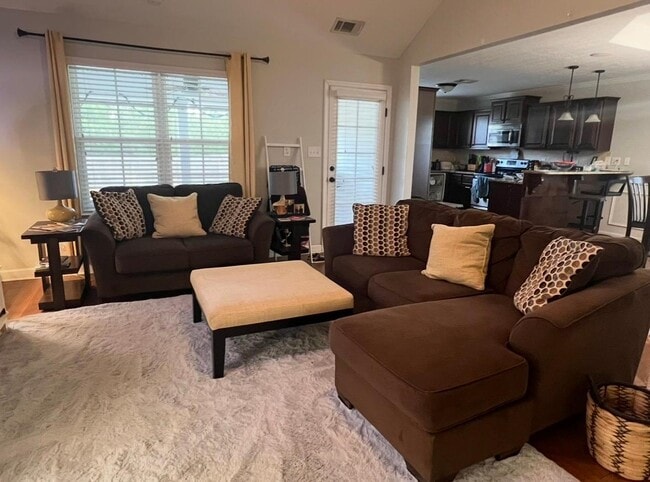 Building Photo - 1111 Rosland Cir