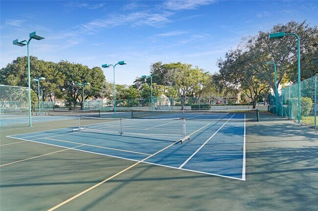 Building Photo - 102 Gardens Dr