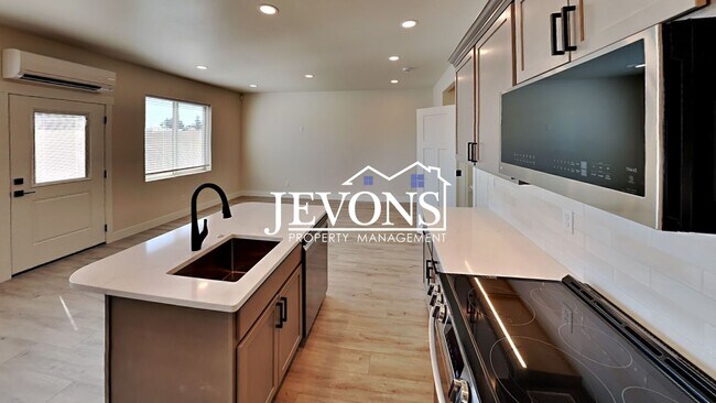 Building Photo - 413 S 97th Ave