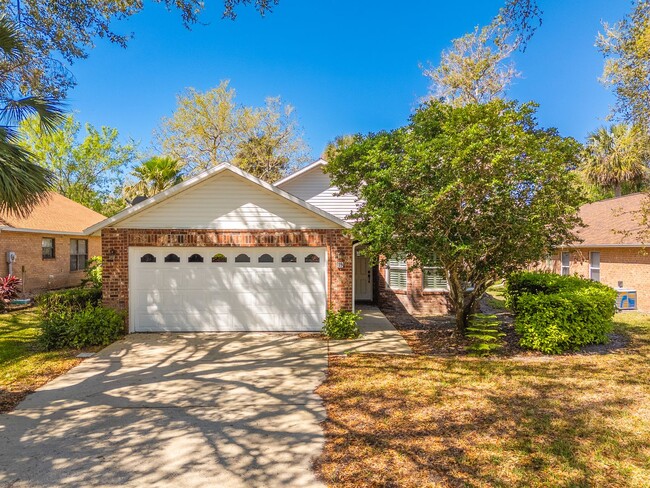 Building Photo - Renovated Brick Home in Gated Community