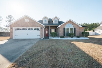 Building Photo - 59 Forest St NE