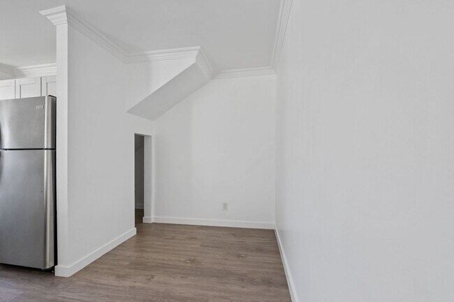 Building Photo - 6042 Barton Ave