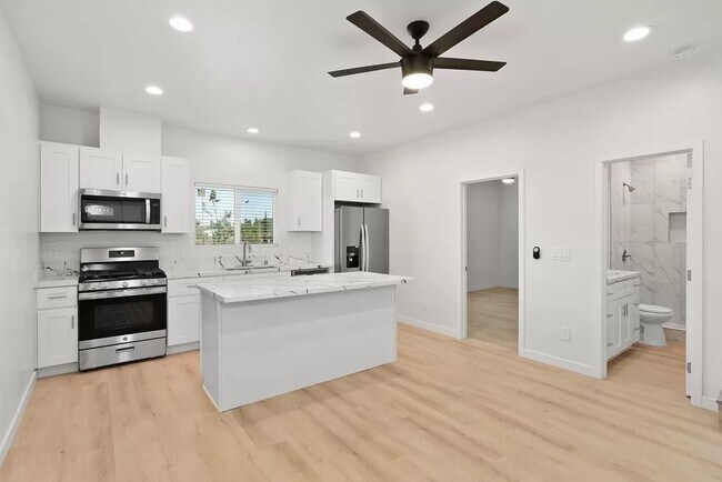 Building Photo - 5141 Ewing St