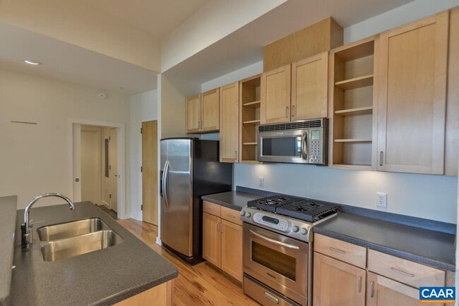 Building Photo - 200 Douglas Ave