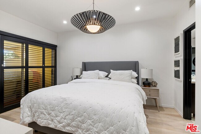 Building Photo - 245 Main St