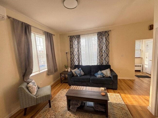 Building Photo - 407 Main St