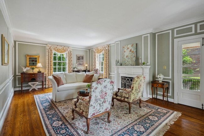 Building Photo - Extremely RARE opportunity in Green Hills
