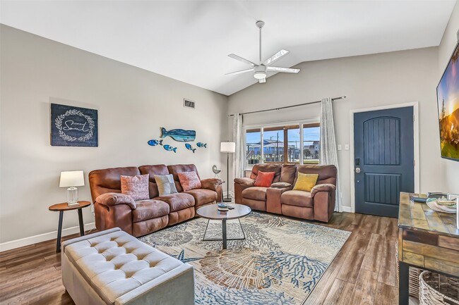 Building Photo - 21600 Zachary Dr