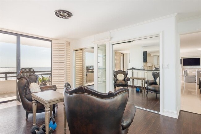 Building Photo - 5700 Mariner St