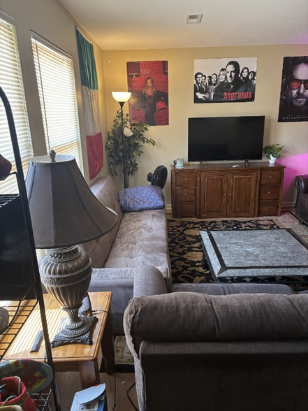 Building Photo - 1513 Whitehall Blvd