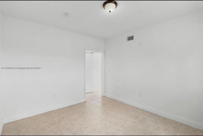 Building Photo - 1810 SW 70th Ave