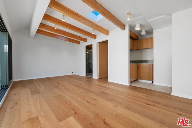 Building Photo - 2030 Kelton Ave