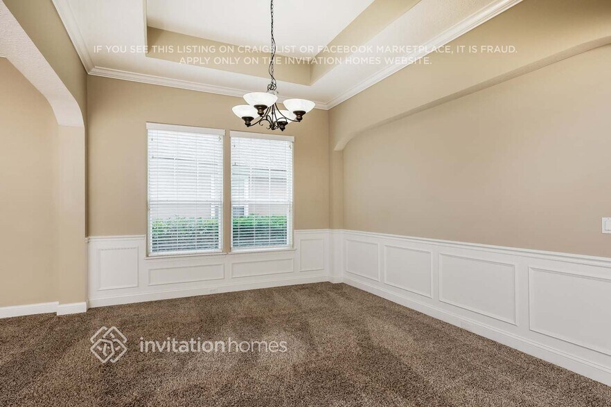 Building Photo - 133 W Village Dr
