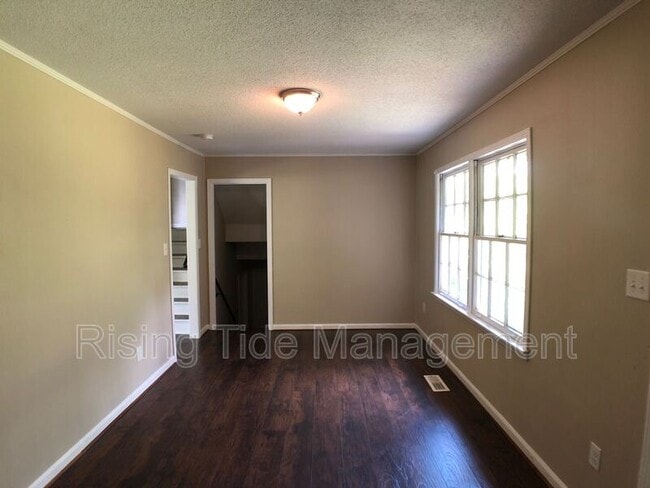 Building Photo - 1605 5th Pl NW