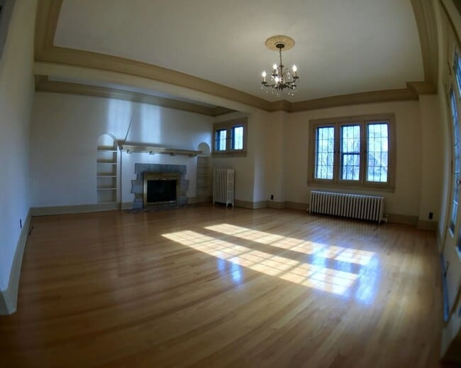 Building Photo - 4213 N Stowell Ave