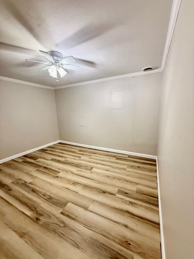 Building Photo - 6540 Southwest Ave