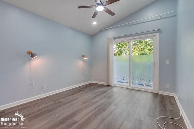 Building Photo - Modern & Spacious 2Bdm 2.5Ba Condo in Cany...