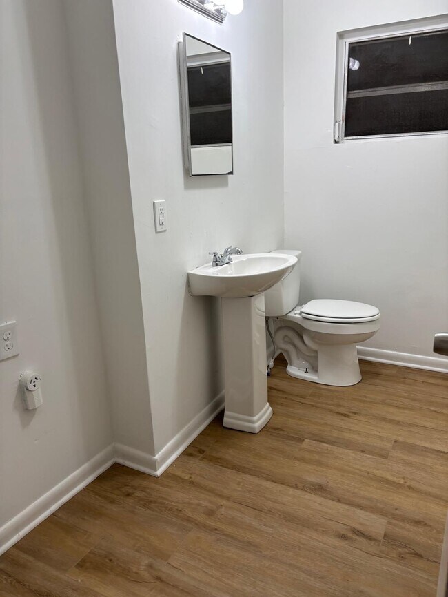 Building Photo - 4311 Ashland Dr