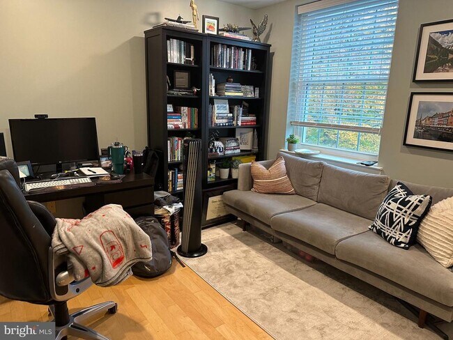 Building Photo - 104 Woodside Rd