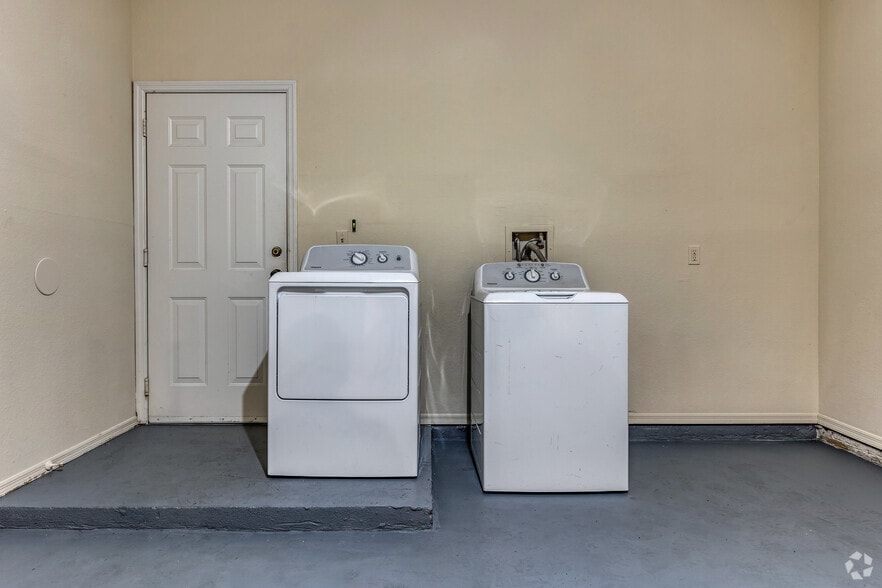 Interior Photo - Goldelm at Braden River