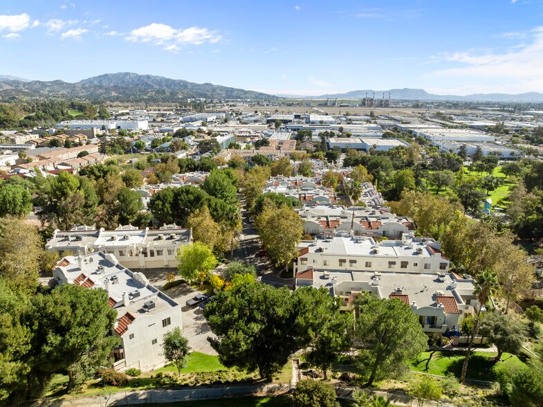 Building Photo - 12411 Osborne St