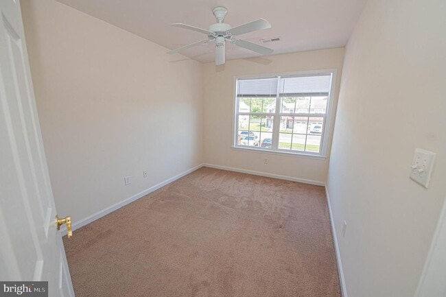 Building Photo - 420 Parkview Ct