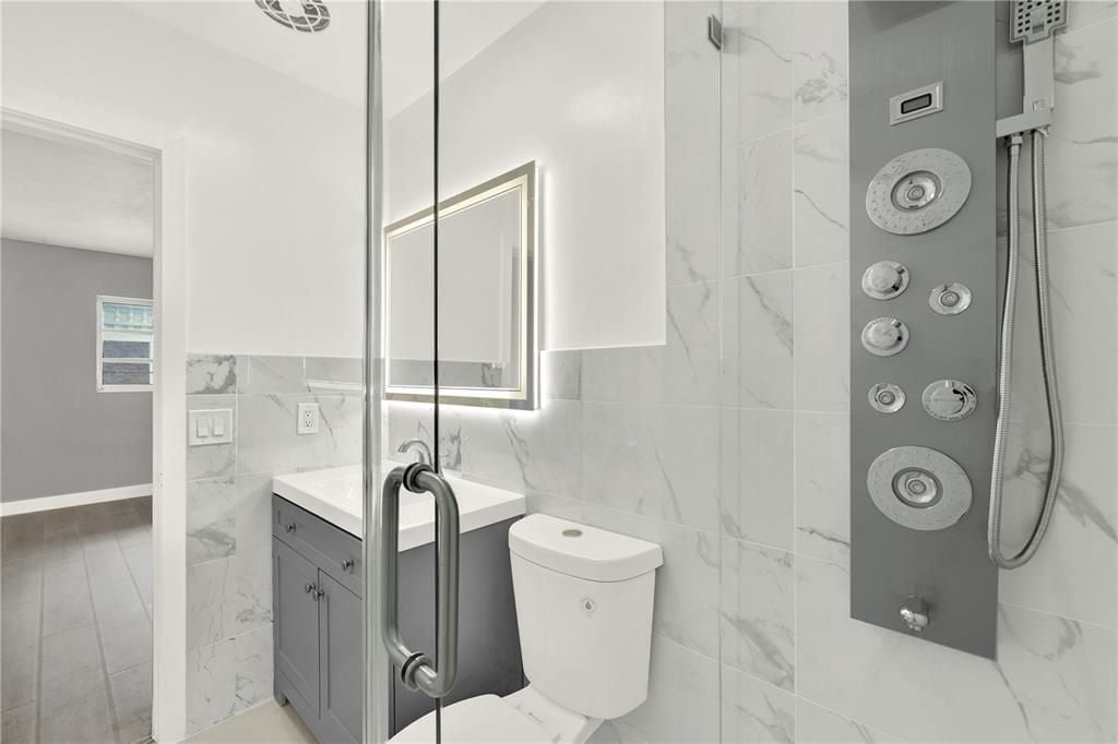 Building Photo - 2864 NE 32nd St