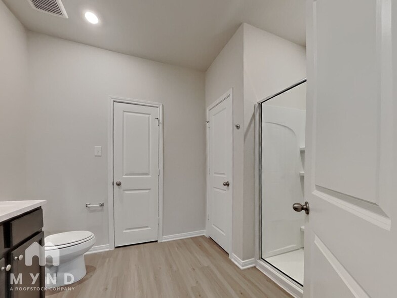 Building Photo - 15419 Maple Terrace Dr