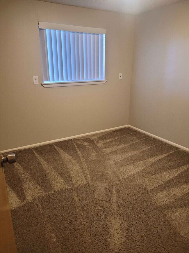 Building Photo - Countryside Apartments