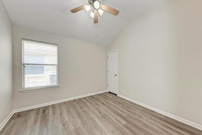 Building Photo - 18420 Dry Brook Loop