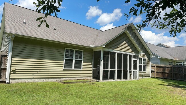 Building Photo - Beautiful home in Longleaf Pines