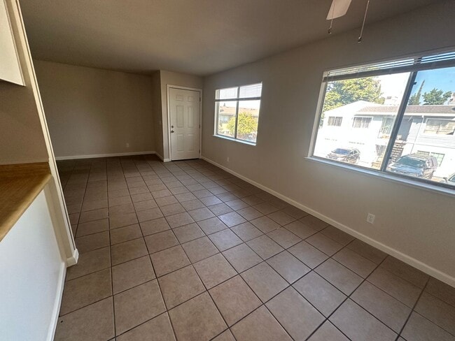 Building Photo - 1316 Hobart Dr