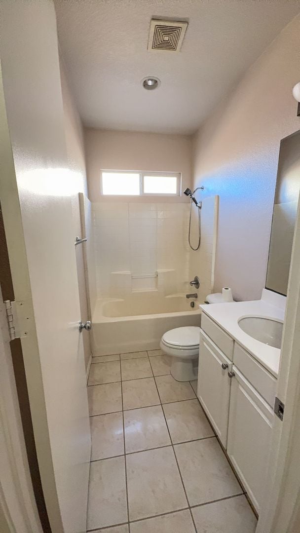 Building Photo - 3 BEDROOM VICTORVILLE HOME