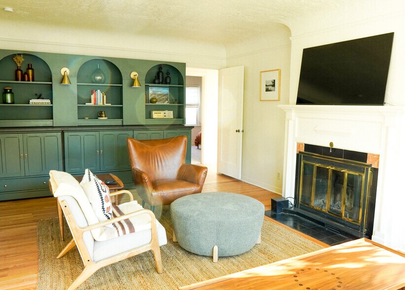 Building Photo - 4603 NE Irving St