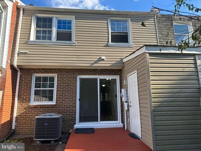 Building Photo - 1628 Fort Fisher Ct