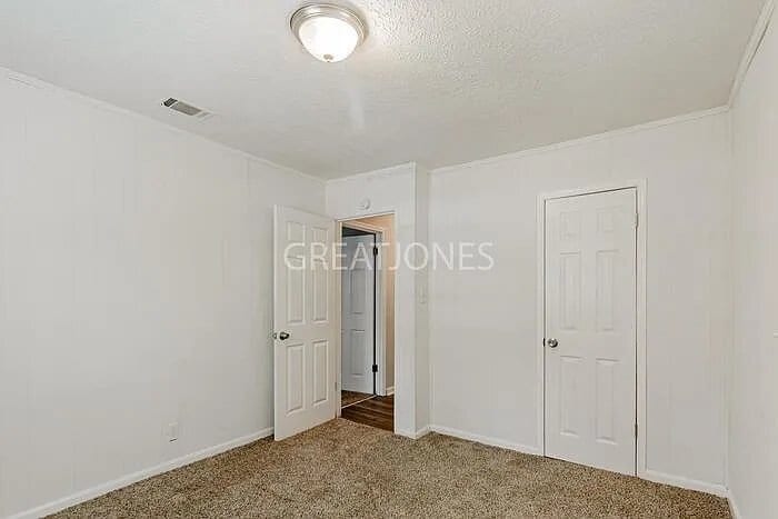 Building Photo - 928 Perry Dr