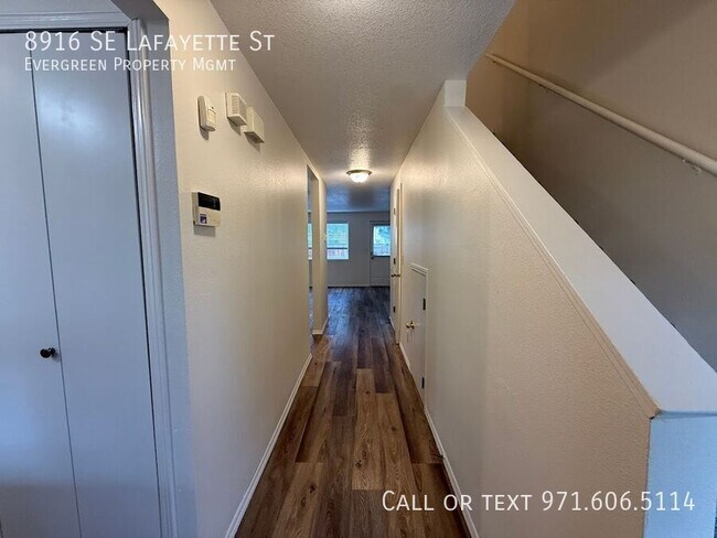 Building Photo - 8916 SE Lafayette St