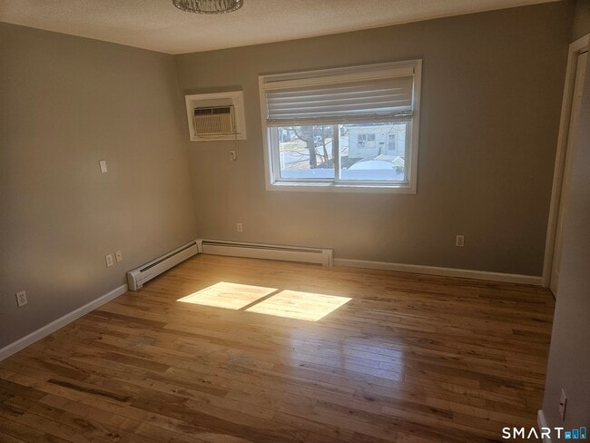 Building Photo - 63 Webb St