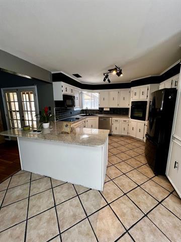 Building Photo - 4649 Oak Knoll St