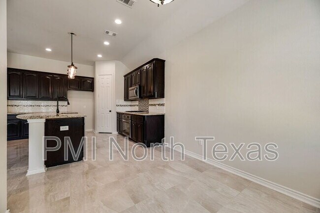 Building Photo - 3394 Overhill Dr