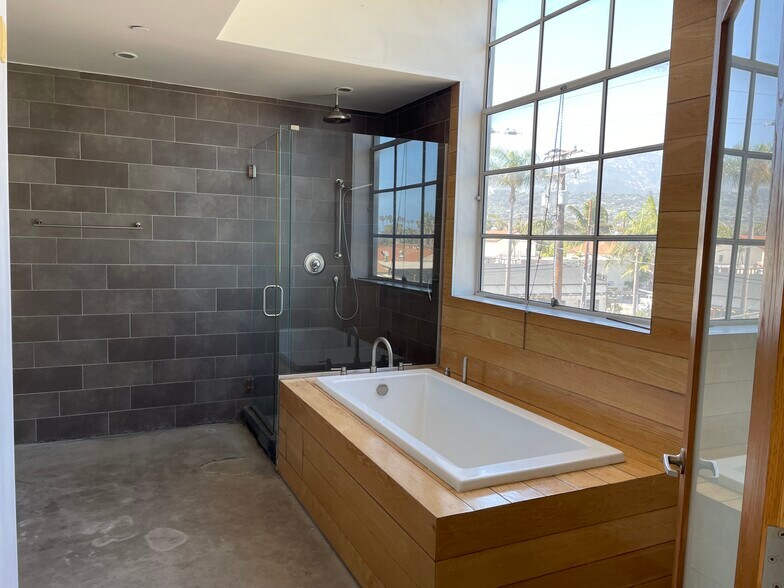 Building Photo - 116 E Yanonali St